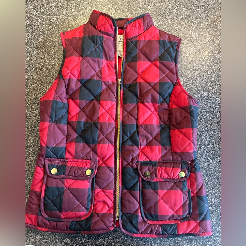 ST.JOHN’S BAY Red and Black Buffalo Puffer Vest